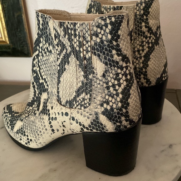 EUC Steve Madden “Jain” Booties Faux Leather Snake Pull On Block Heel Sz 6.5 - Picture 4 of 16
